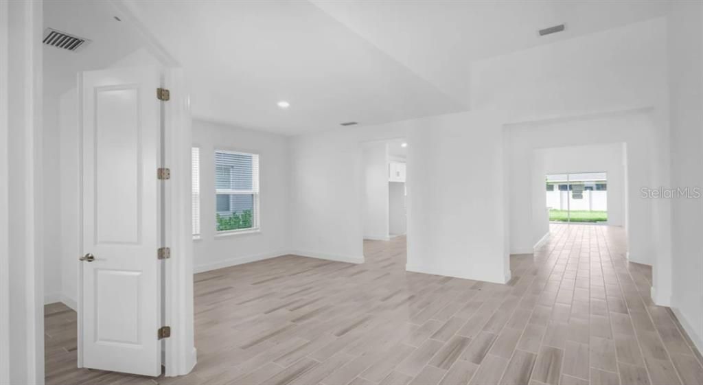 Active With Contract: $497,474 (3 beds, 2 baths, 2055 Square Feet)