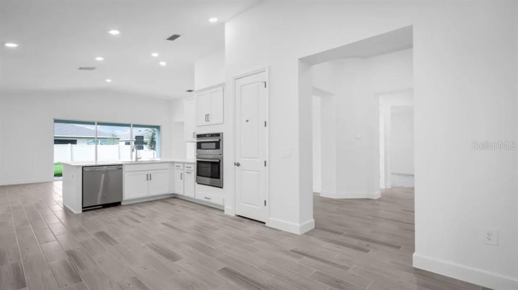 Active With Contract: $497,474 (3 beds, 2 baths, 2055 Square Feet)