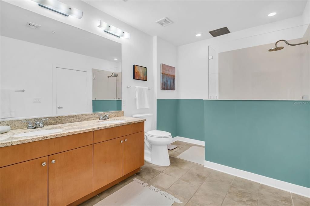 For Sale: $574,900 (2 beds, 2 baths, 1162 Square Feet)