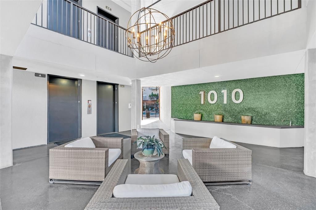 For Sale: $574,900 (2 beds, 2 baths, 1162 Square Feet)