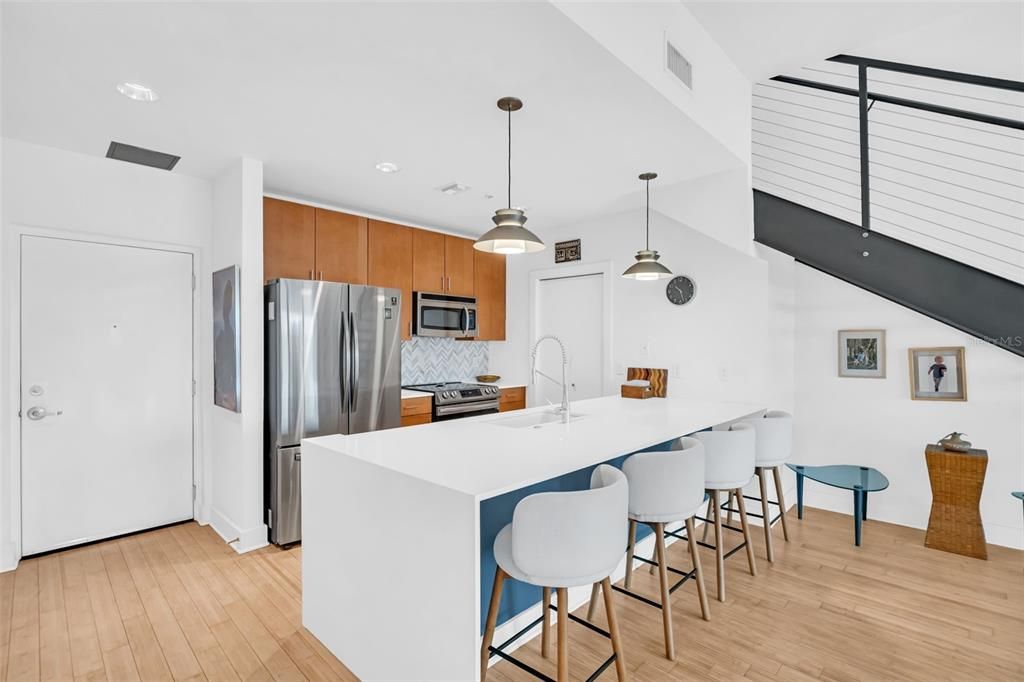 For Sale: $574,900 (2 beds, 2 baths, 1162 Square Feet)