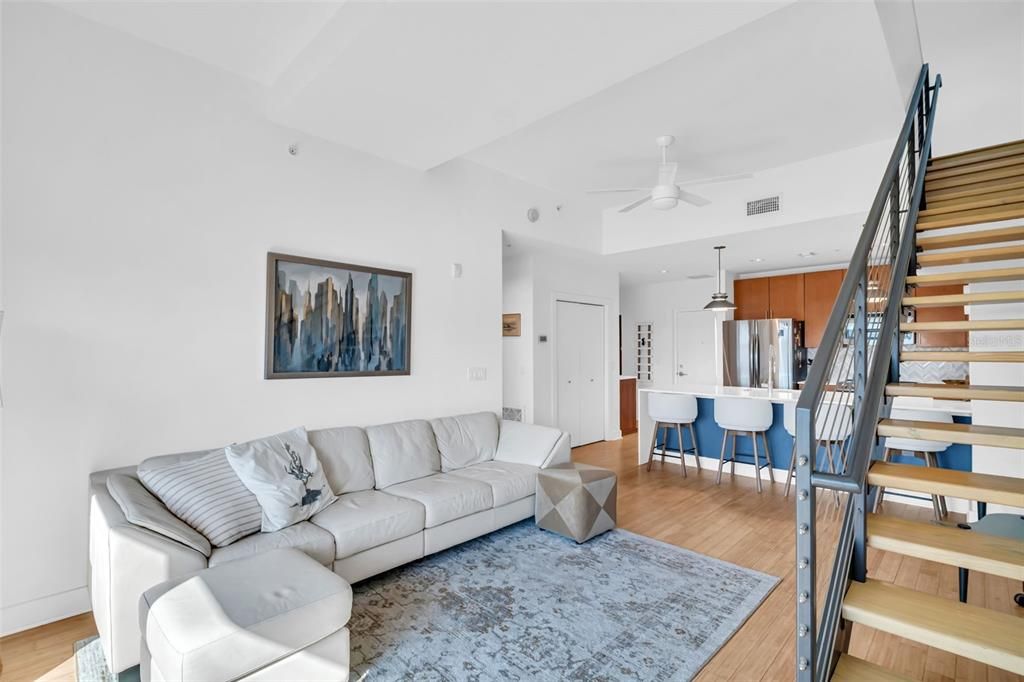 For Sale: $574,900 (2 beds, 2 baths, 1162 Square Feet)