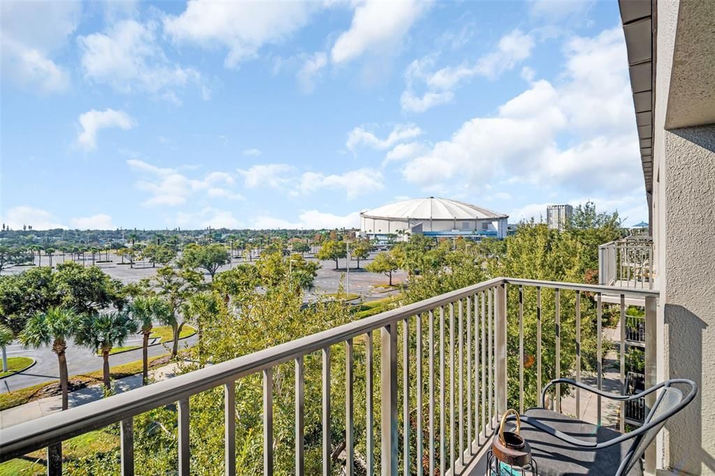 For Sale: $574,900 (2 beds, 2 baths, 1162 Square Feet)