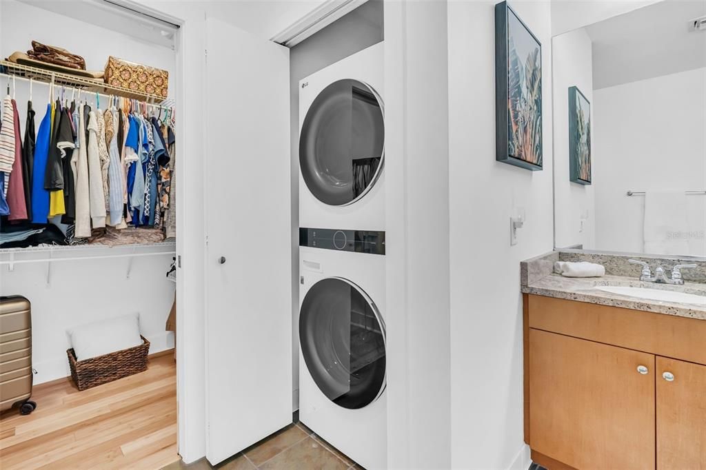 For Sale: $574,900 (2 beds, 2 baths, 1162 Square Feet)