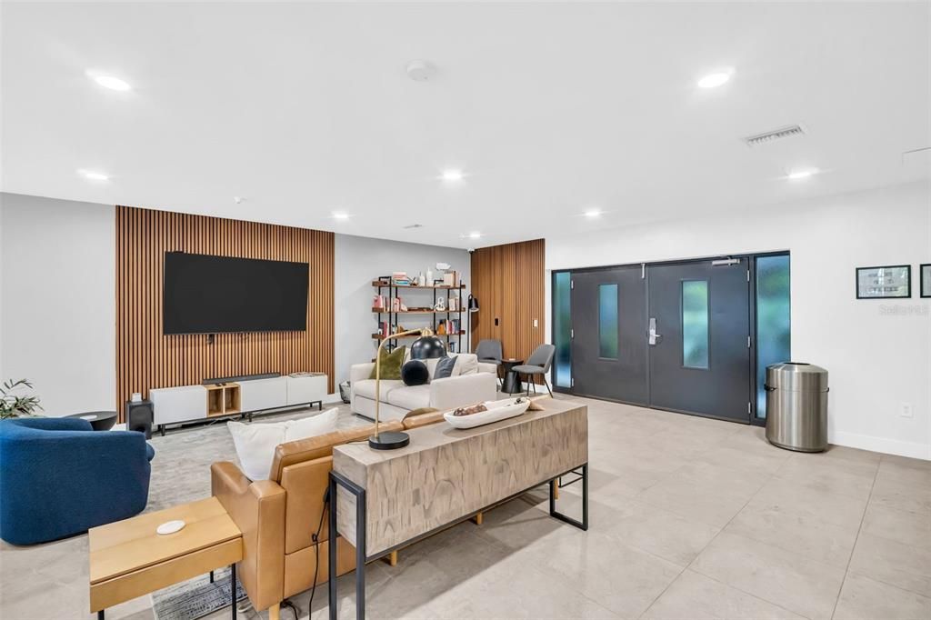 For Sale: $574,900 (2 beds, 2 baths, 1162 Square Feet)