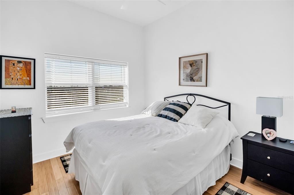 For Sale: $574,900 (2 beds, 2 baths, 1162 Square Feet)