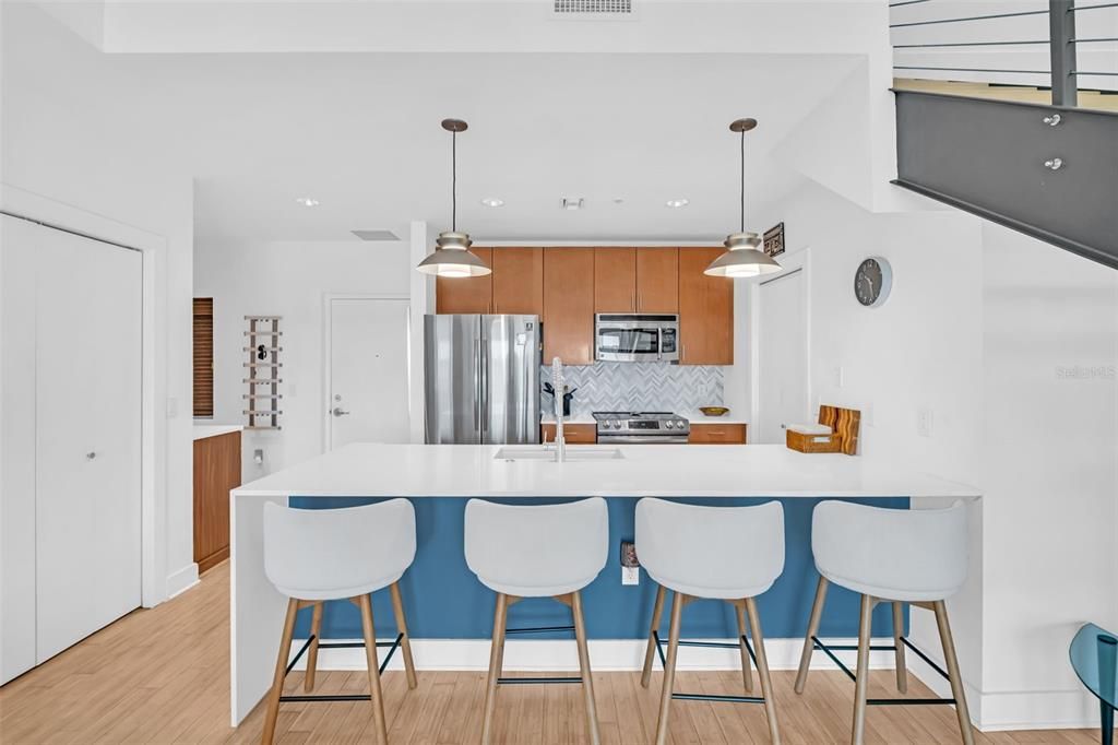 For Sale: $574,900 (2 beds, 2 baths, 1162 Square Feet)