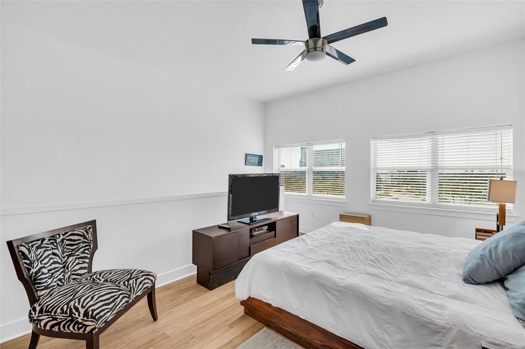 For Sale: $574,900 (2 beds, 2 baths, 1162 Square Feet)