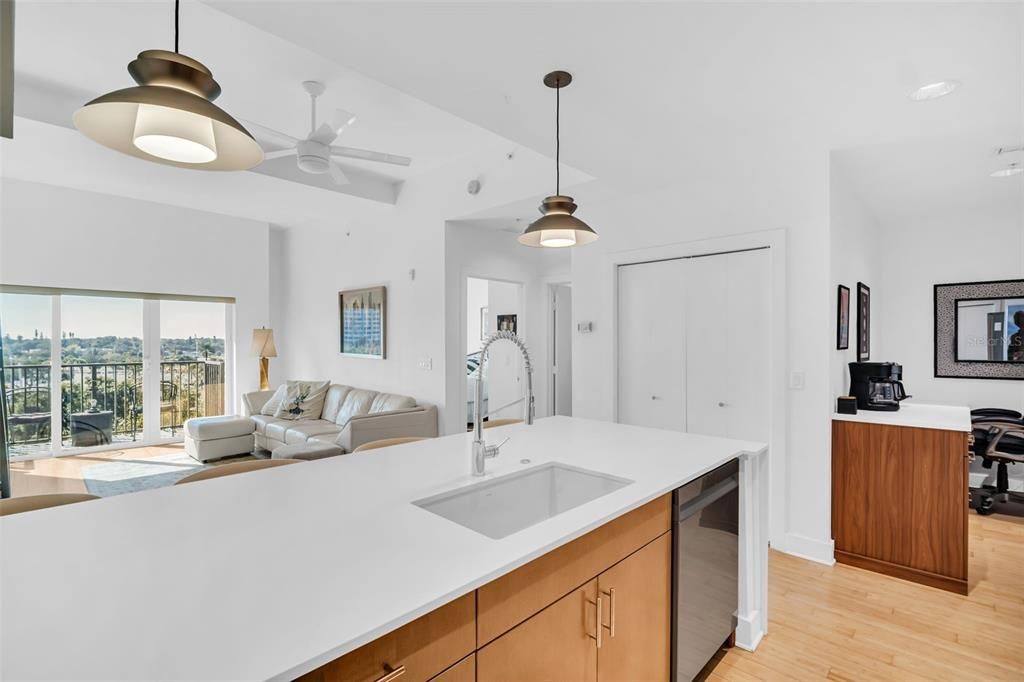 For Sale: $574,900 (2 beds, 2 baths, 1162 Square Feet)