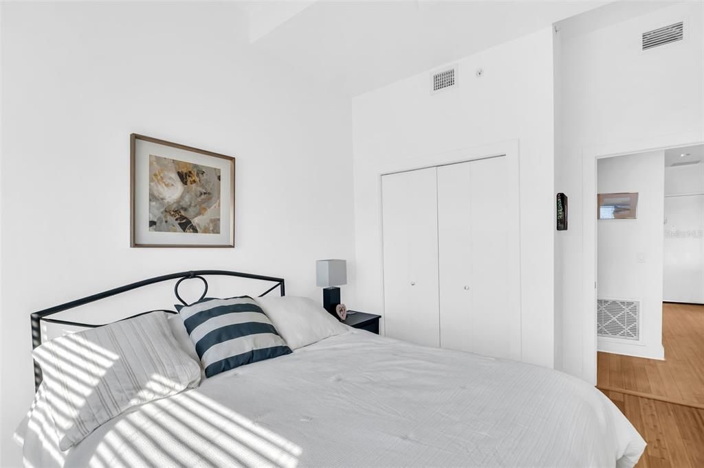 For Sale: $574,900 (2 beds, 2 baths, 1162 Square Feet)