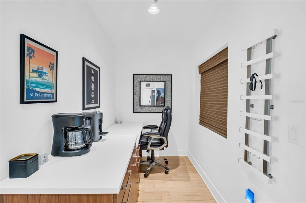 For Sale: $574,900 (2 beds, 2 baths, 1162 Square Feet)