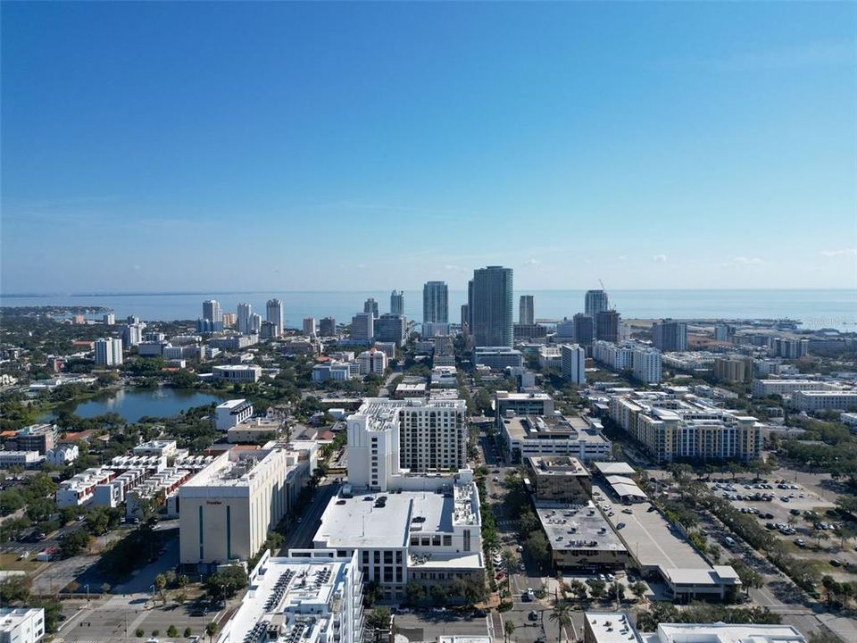 For Sale: $574,900 (2 beds, 2 baths, 1162 Square Feet)