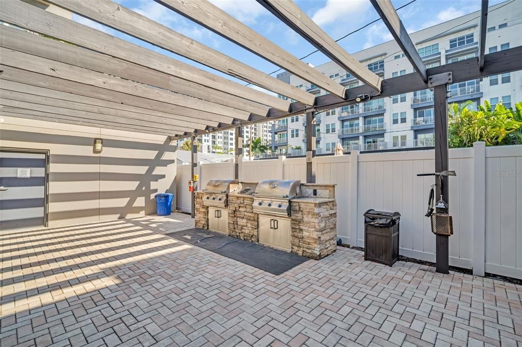 For Sale: $574,900 (2 beds, 2 baths, 1162 Square Feet)