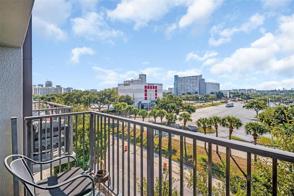 For Sale: $574,900 (2 beds, 2 baths, 1162 Square Feet)