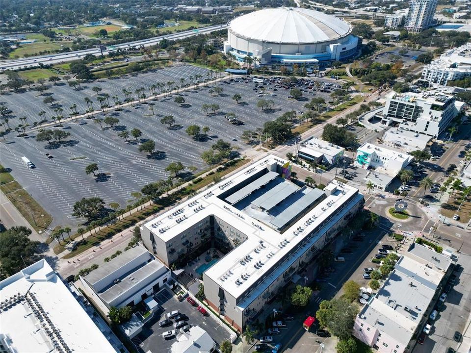 For Sale: $574,900 (2 beds, 2 baths, 1162 Square Feet)