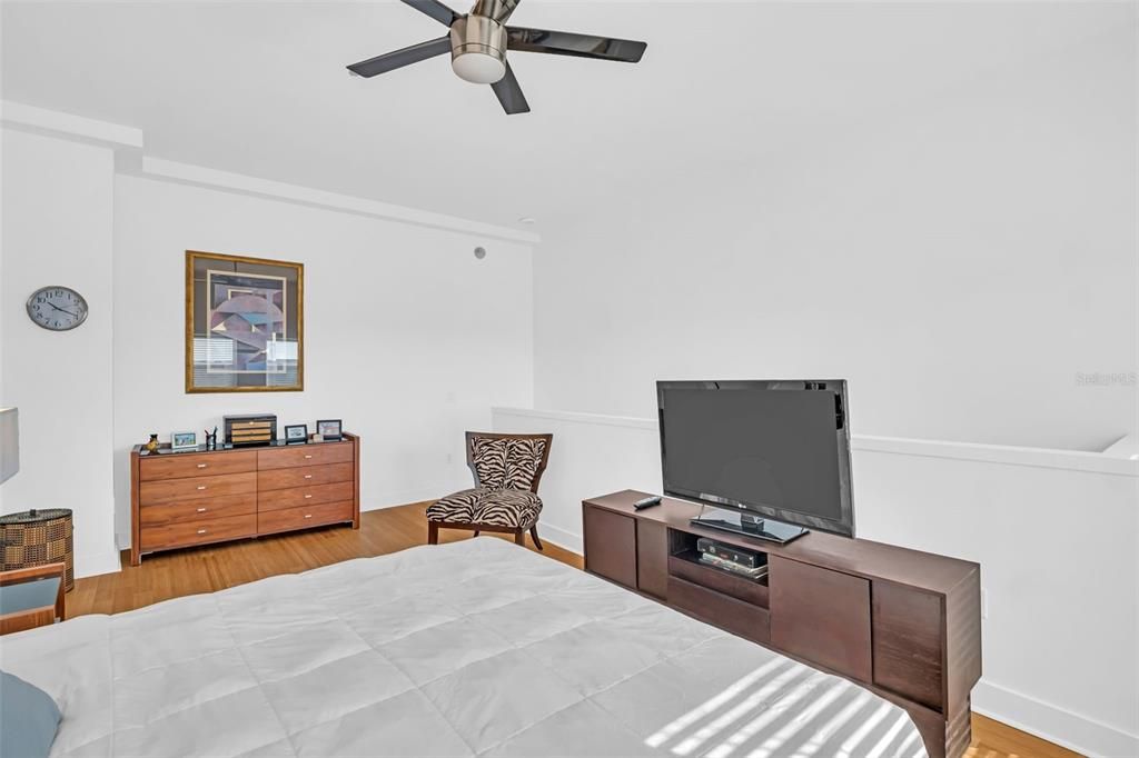 For Sale: $574,900 (2 beds, 2 baths, 1162 Square Feet)