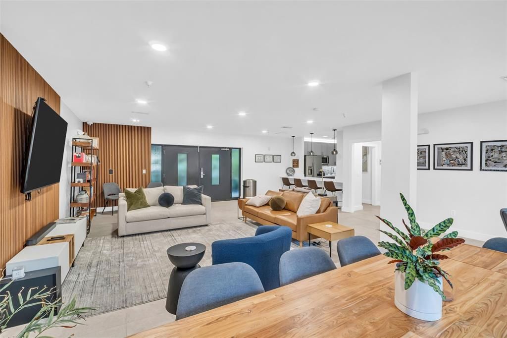 For Sale: $574,900 (2 beds, 2 baths, 1162 Square Feet)