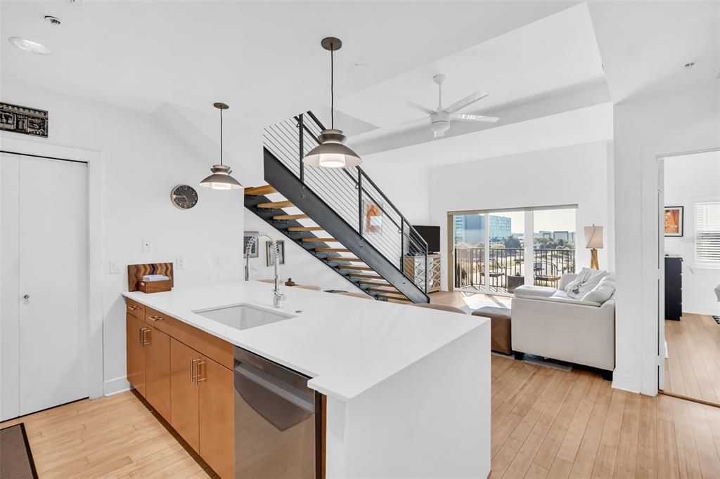 For Sale: $574,900 (2 beds, 2 baths, 1162 Square Feet)