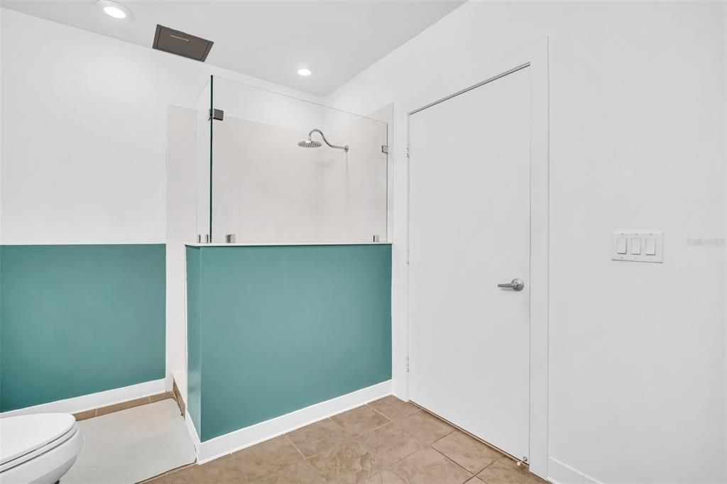 For Sale: $574,900 (2 beds, 2 baths, 1162 Square Feet)