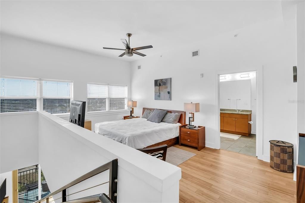 For Sale: $574,900 (2 beds, 2 baths, 1162 Square Feet)