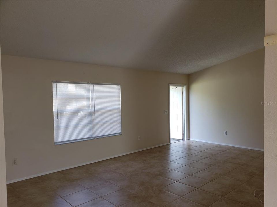 For Rent: $1,650 (3 beds, 2 baths, 1144 Square Feet)