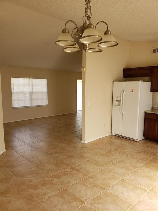For Rent: $1,650 (3 beds, 2 baths, 1144 Square Feet)