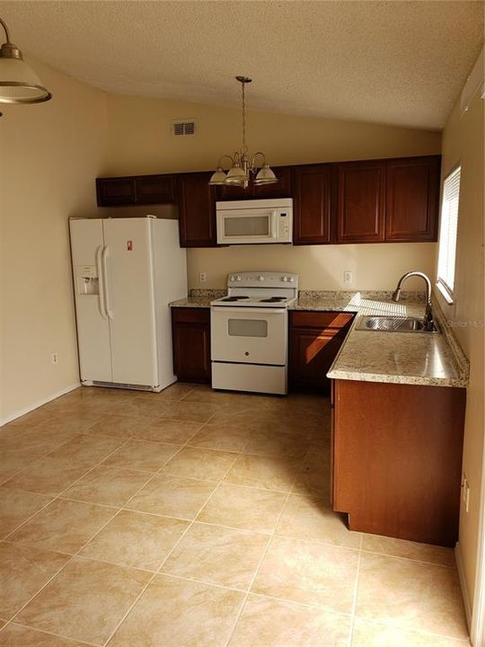 For Rent: $1,650 (3 beds, 2 baths, 1144 Square Feet)