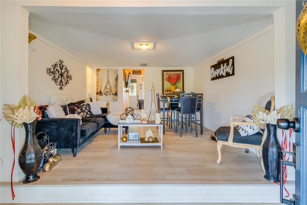 На продажу: $225,000 (3 спален, 2 ванн, 1281 Квадратных фут)