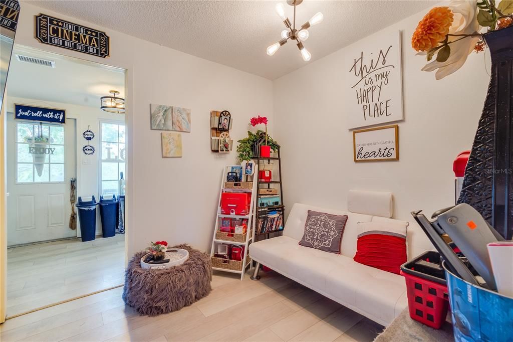 На продажу: $225,000 (3 спален, 2 ванн, 1281 Квадратных фут)