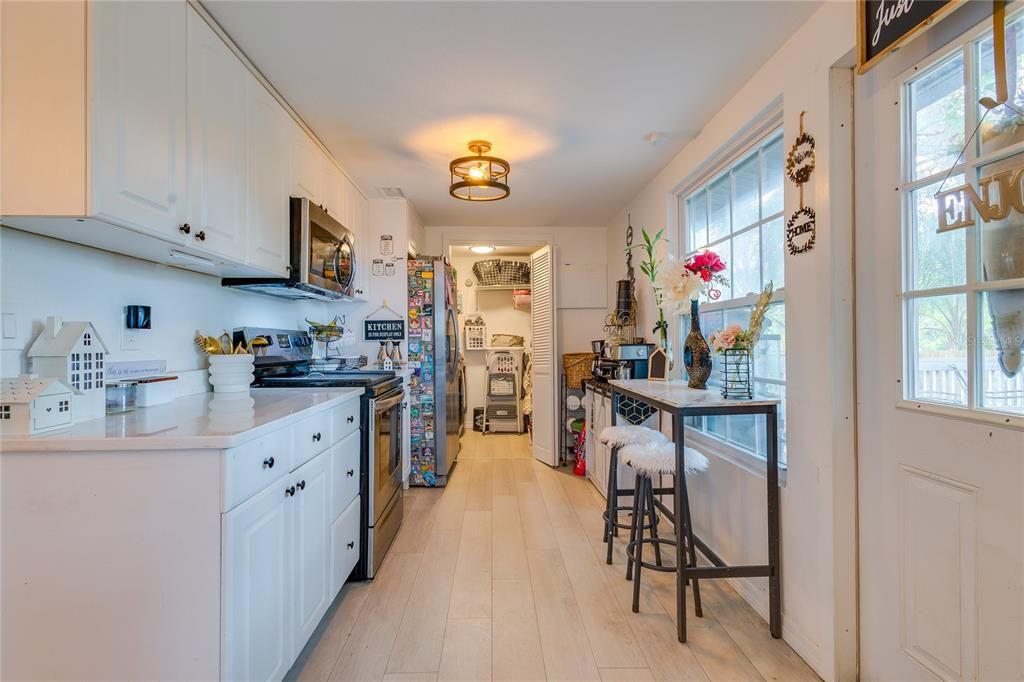 На продажу: $225,000 (3 спален, 2 ванн, 1281 Квадратных фут)