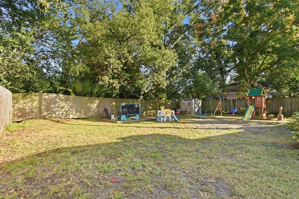 Под контрактом: $425,000 (3 спален, 1 ванн, 1050 Квадратных фут)