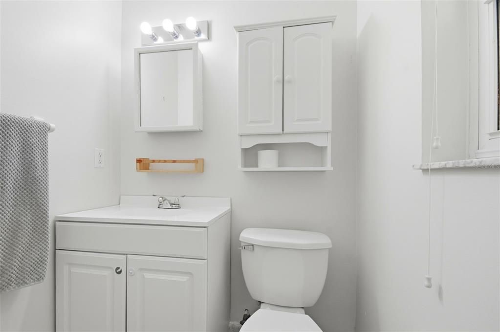 Под контрактом: $425,000 (3 спален, 1 ванн, 1050 Квадратных фут)