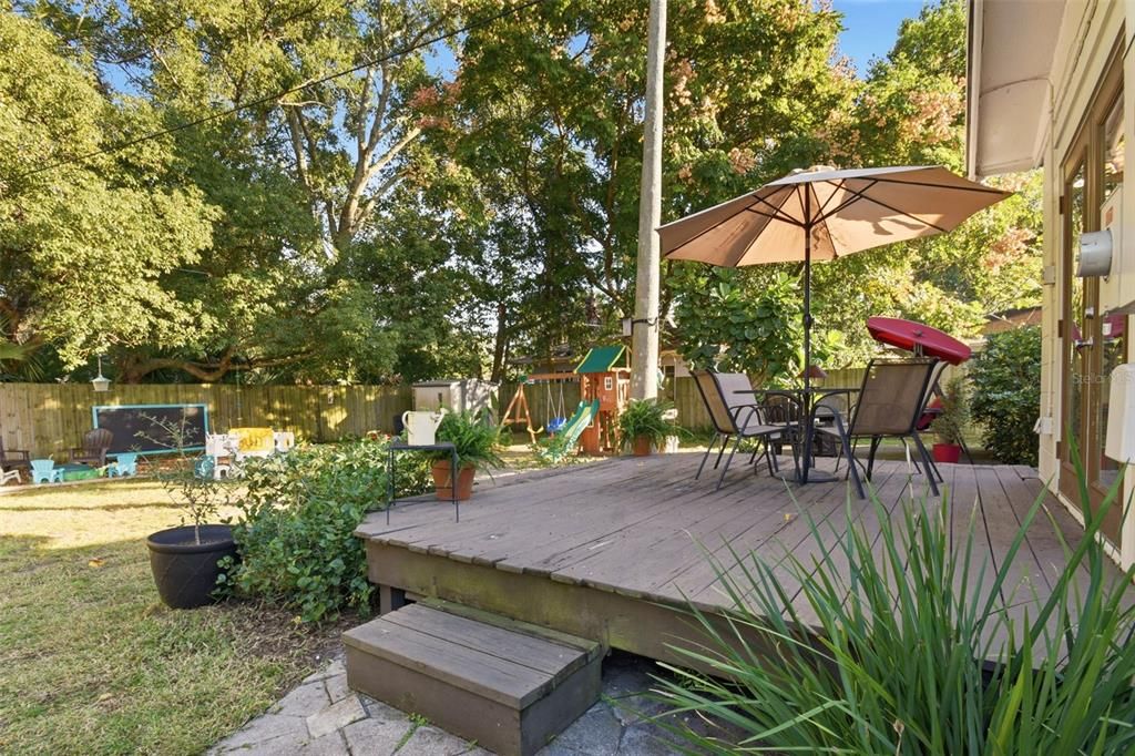 Под контрактом: $425,000 (3 спален, 1 ванн, 1050 Квадратных фут)