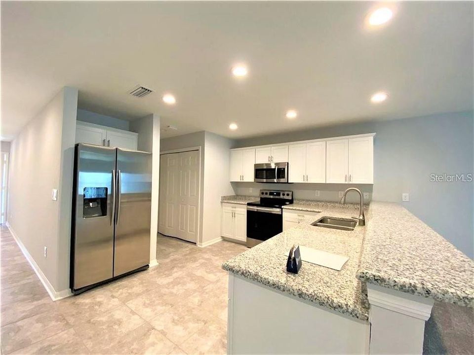 For Rent: $2,400 (3 beds, 2 baths, 1752 Square Feet)