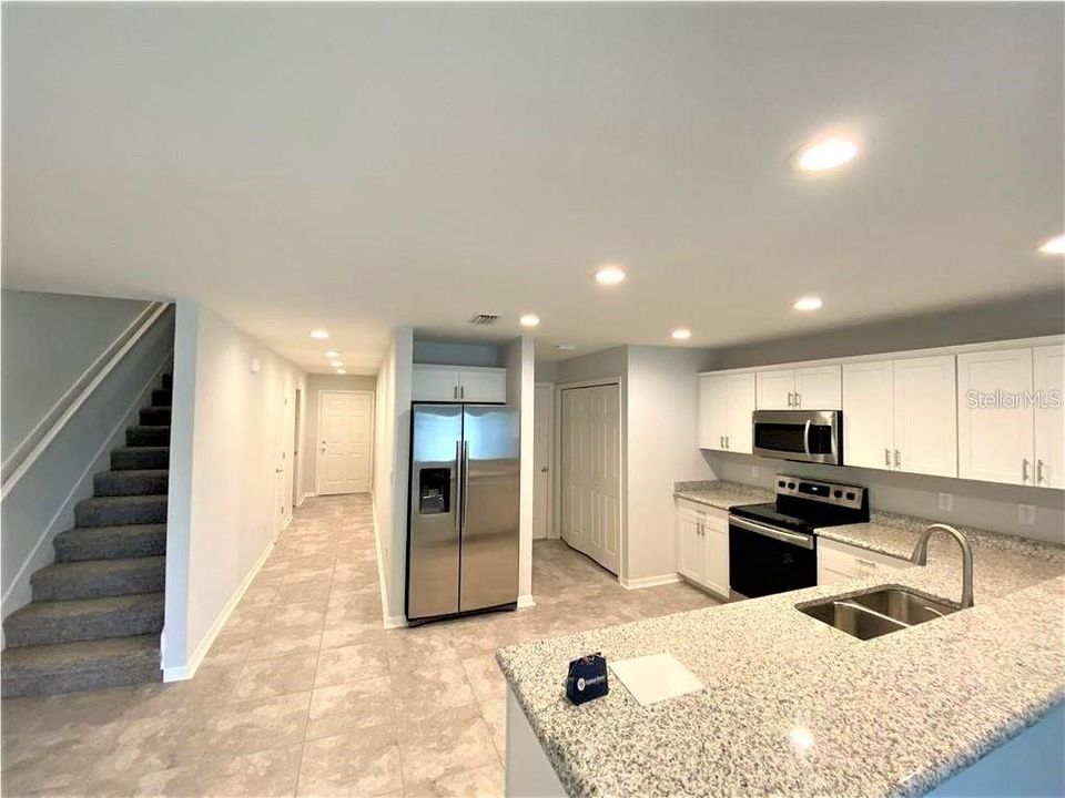 For Rent: $2,400 (3 beds, 2 baths, 1752 Square Feet)