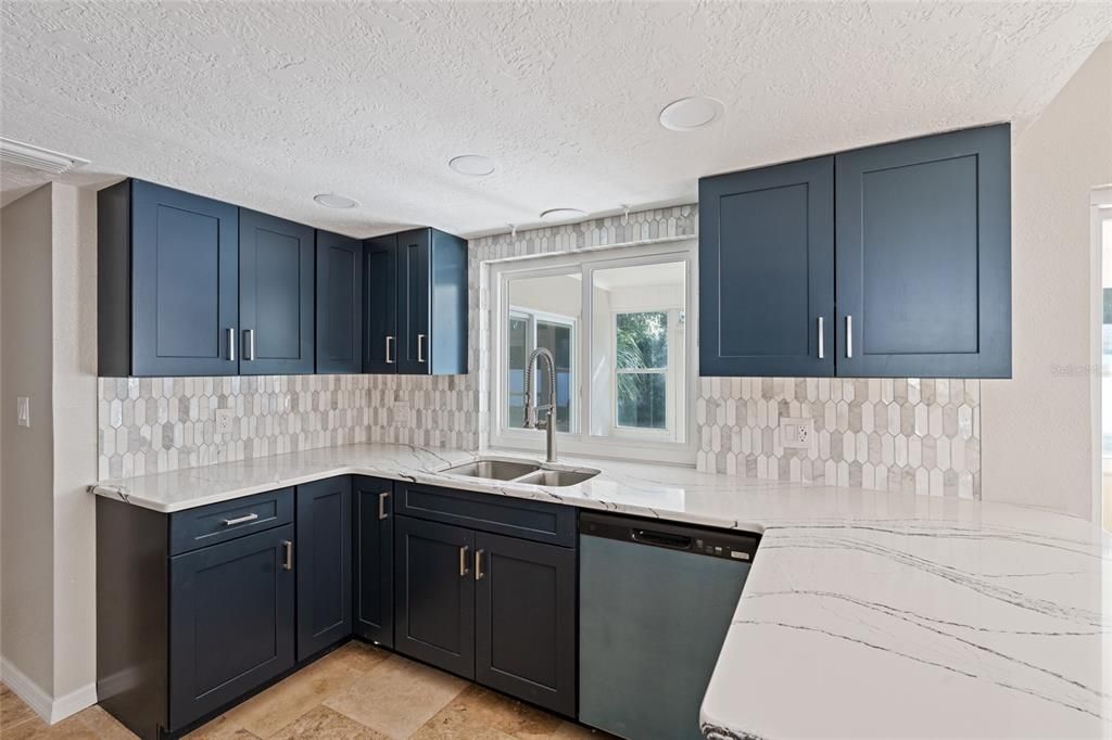 For Sale: $345,000 (2 beds, 2 baths, 1640 Square Feet)