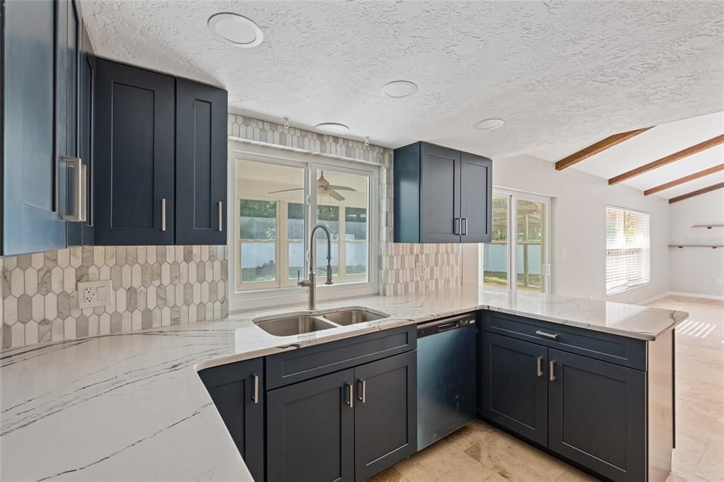 For Sale: $345,000 (2 beds, 2 baths, 1640 Square Feet)