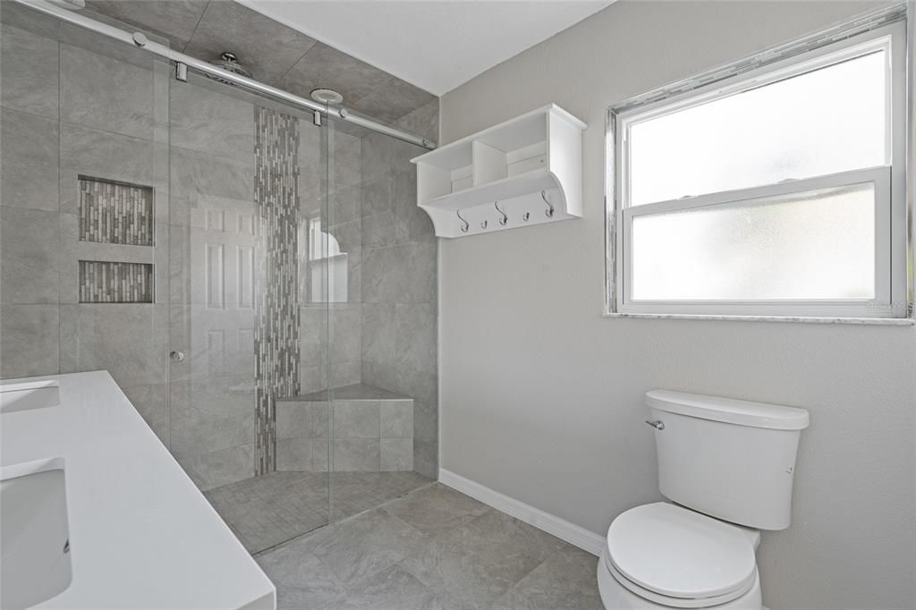 For Sale: $345,000 (2 beds, 2 baths, 1640 Square Feet)