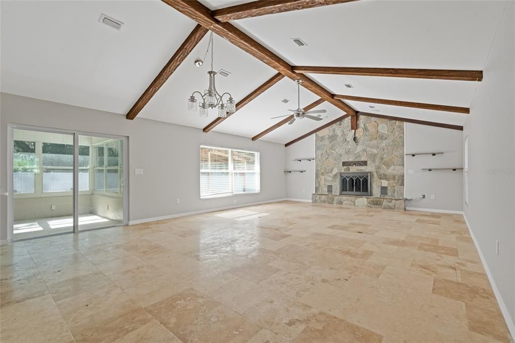 For Sale: $345,000 (2 beds, 2 baths, 1640 Square Feet)