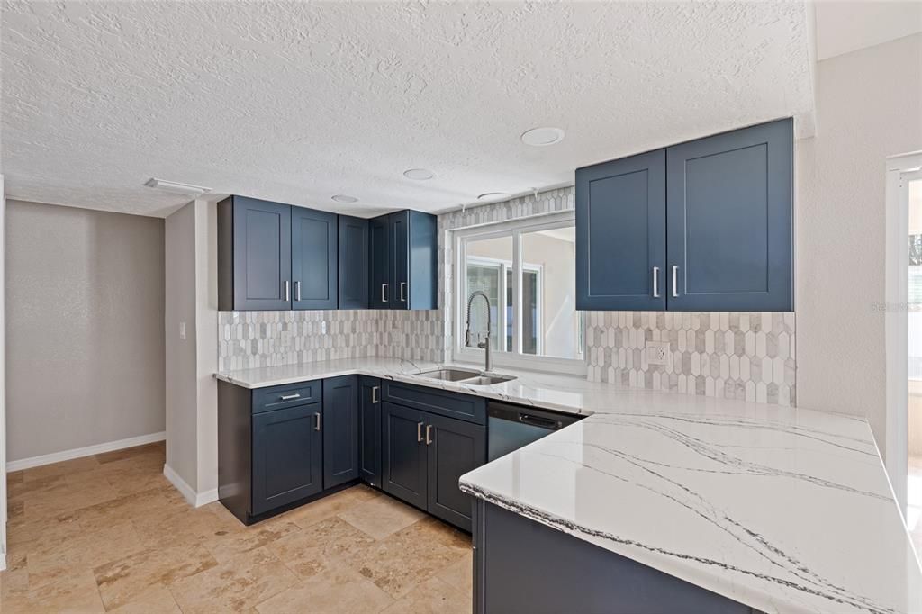 For Sale: $345,000 (2 beds, 2 baths, 1640 Square Feet)