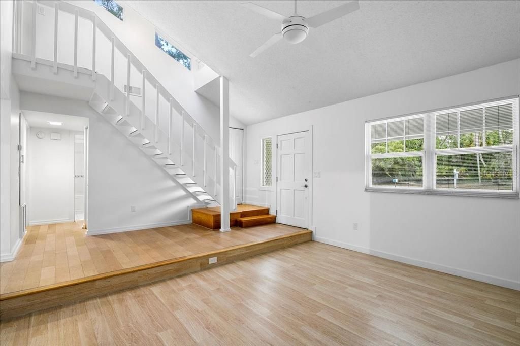 待售: $399,900 (4 贝兹, 3 浴室, 2056 平方英尺)