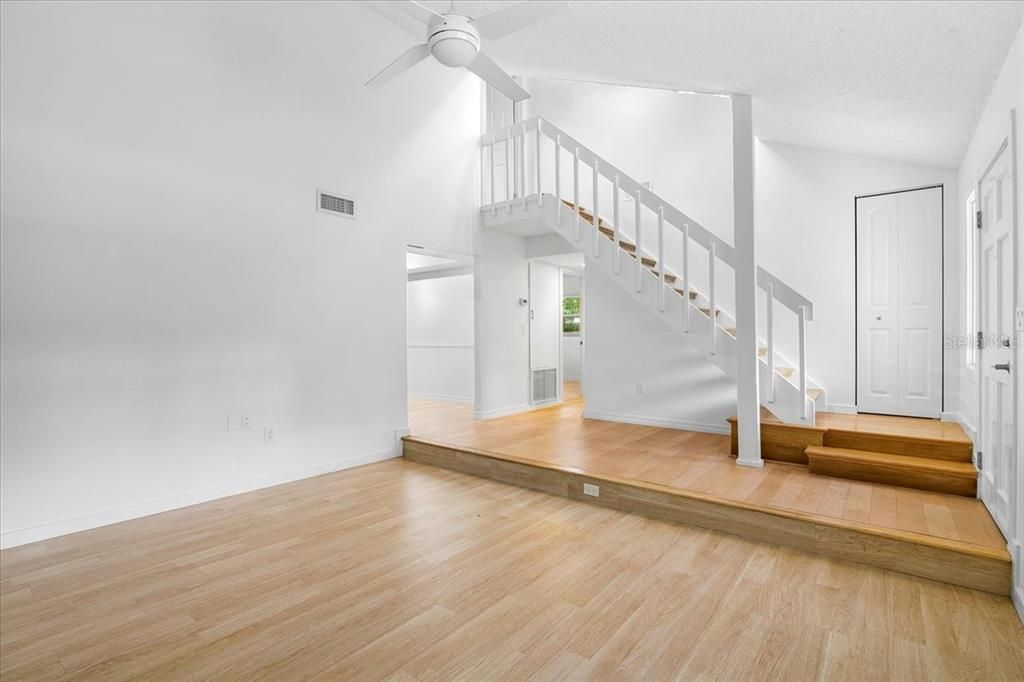 待售: $399,900 (4 贝兹, 3 浴室, 2056 平方英尺)