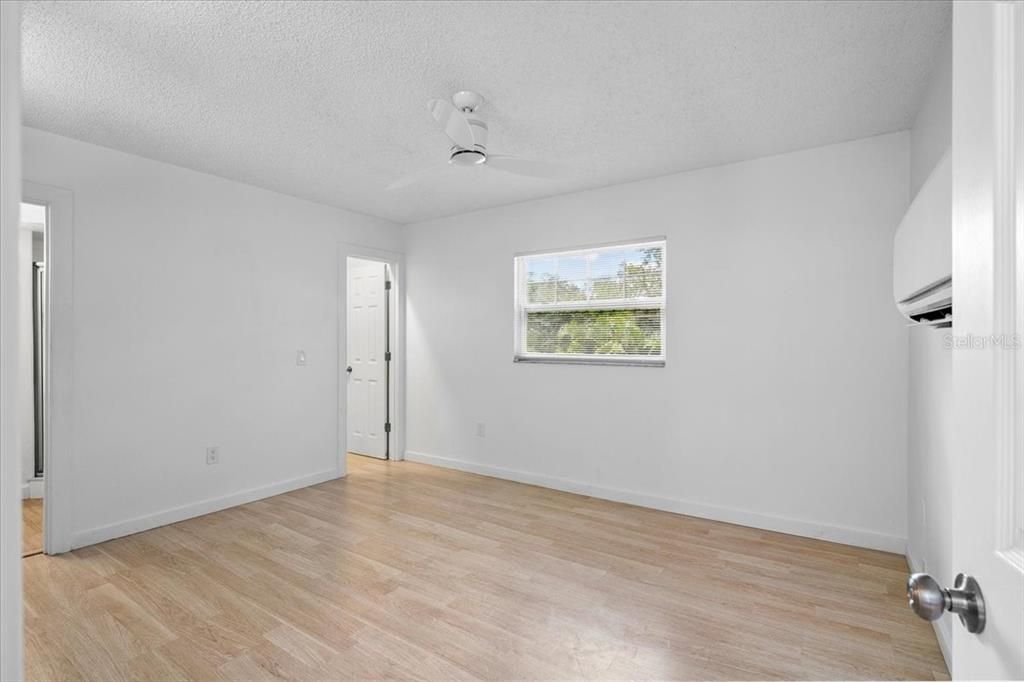 待售: $399,900 (4 贝兹, 3 浴室, 2056 平方英尺)