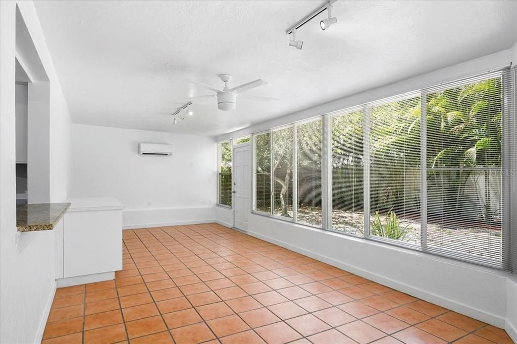 待售: $399,900 (4 贝兹, 3 浴室, 2056 平方英尺)