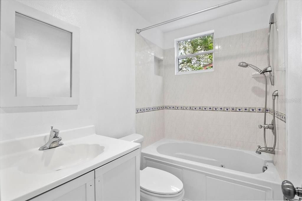 待售: $399,900 (4 贝兹, 3 浴室, 2056 平方英尺)