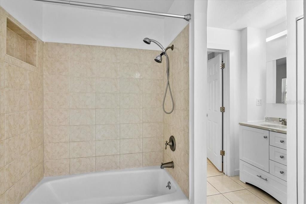 待售: $399,900 (4 贝兹, 3 浴室, 2056 平方英尺)