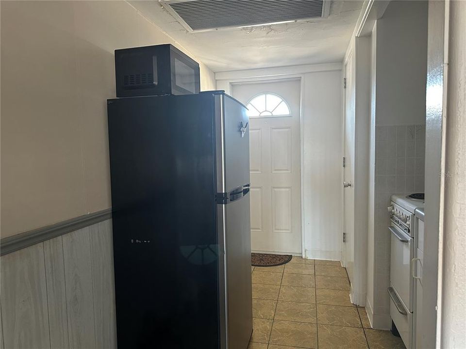 For Rent: $1,050 (0 beds, 1 baths, 405 Square Feet)