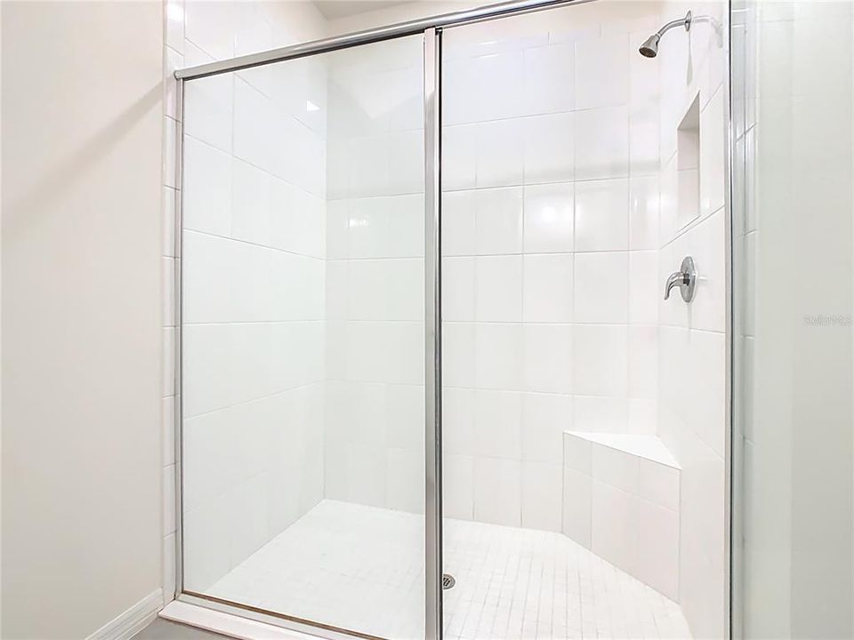 待售: $350,000 (2 贝兹, 2 浴室, 1646 平方英尺)