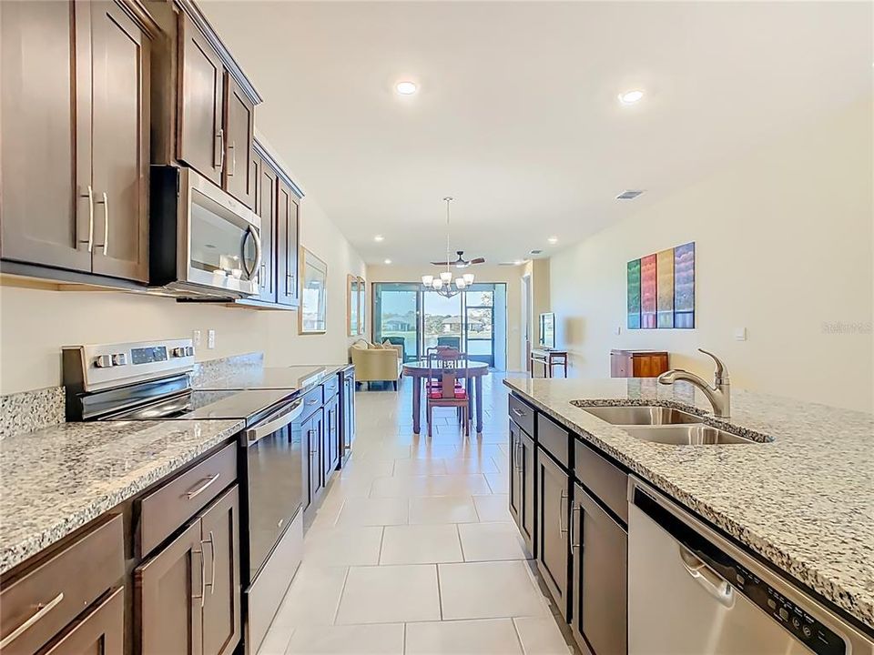 待售: $350,000 (2 贝兹, 2 浴室, 1646 平方英尺)