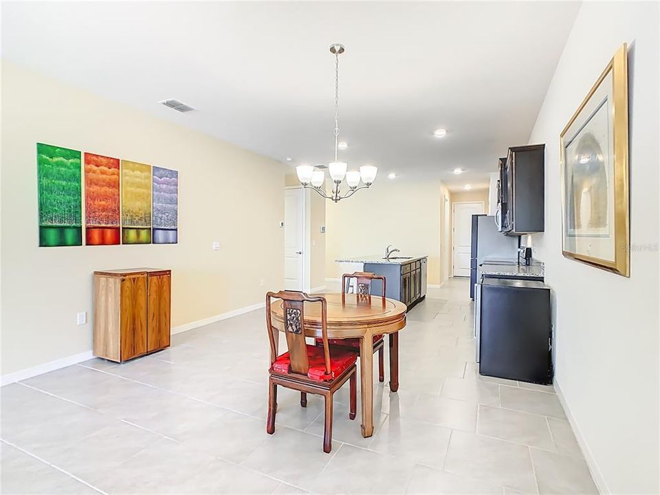 待售: $350,000 (2 贝兹, 2 浴室, 1646 平方英尺)